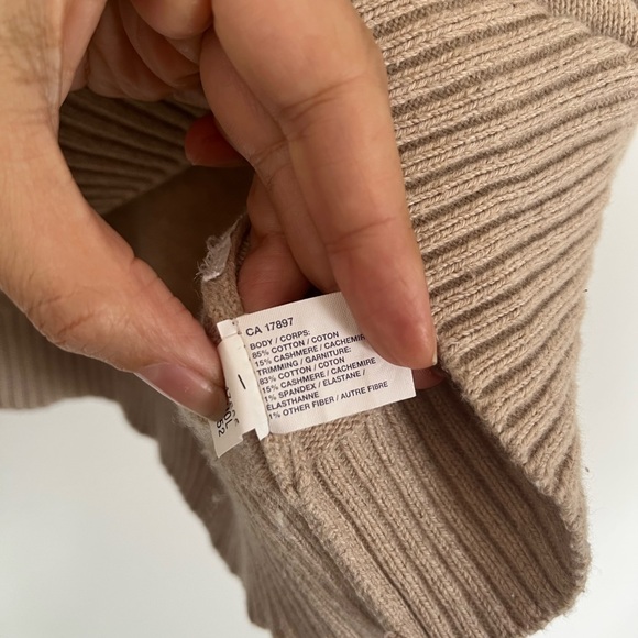 Vintage GAP Gender Neutral Tan Crewneck Cotton/Cashmere Sweater. - Picture 4 of 4